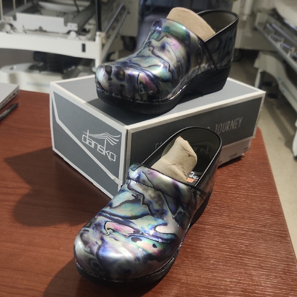 NWT Dansko Women's XP 2.0 PATENT SILVER PEARL US Womens 10.5 - 11. Sz 41